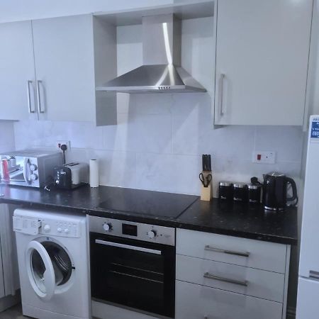 Attractive 2 Bed Apartments Free Wi-Fi And Parking Croydon Bagian luar foto