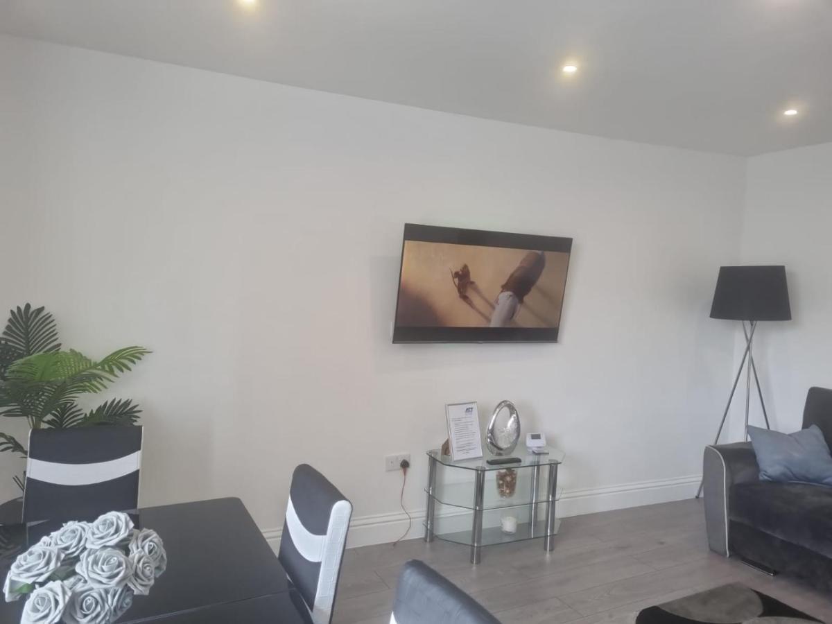 Attractive 2 Bed Apartments Free Wi-Fi And Parking Croydon Bagian luar foto