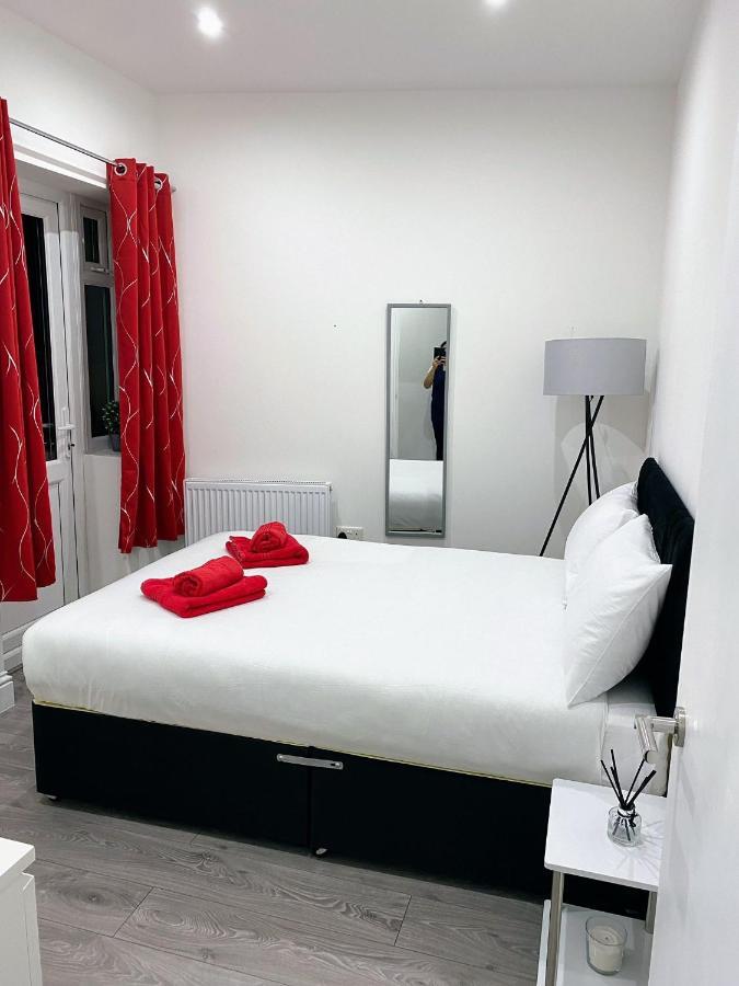 Attractive 2 Bed Apartments Free Wi-Fi And Parking Croydon Bagian luar foto