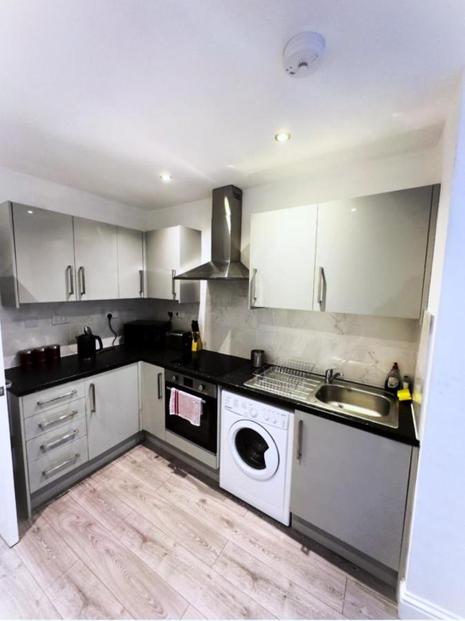 Attractive 2 Bed Apartments Free Wi-Fi And Parking Croydon Bagian luar foto
