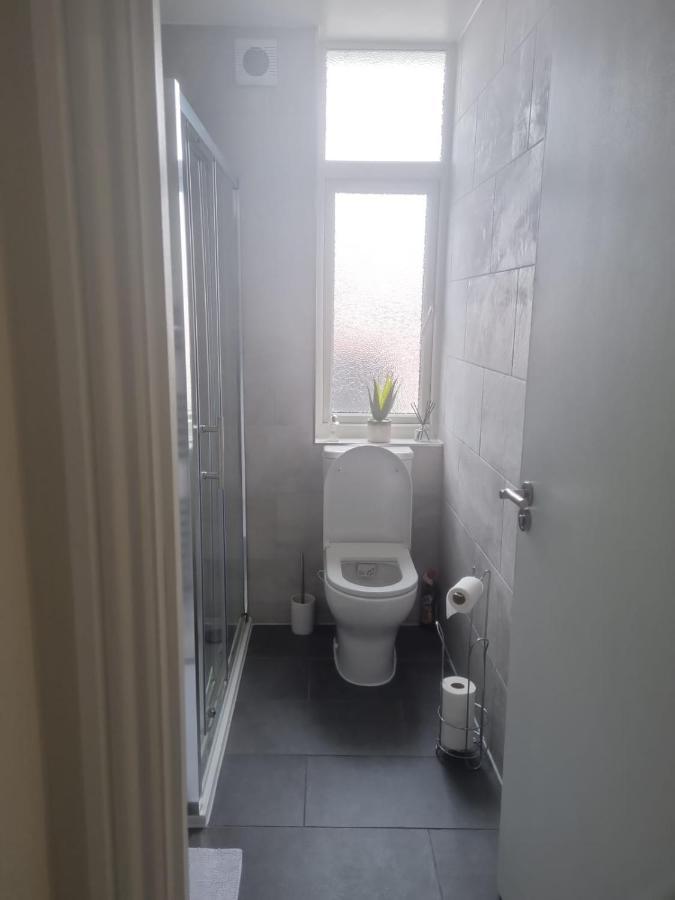 Attractive 2 Bed Apartments Free Wi-Fi And Parking Croydon Bagian luar foto