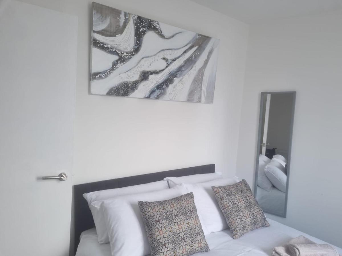 Attractive 2 Bed Apartments Free Wi-Fi And Parking Croydon Bagian luar foto