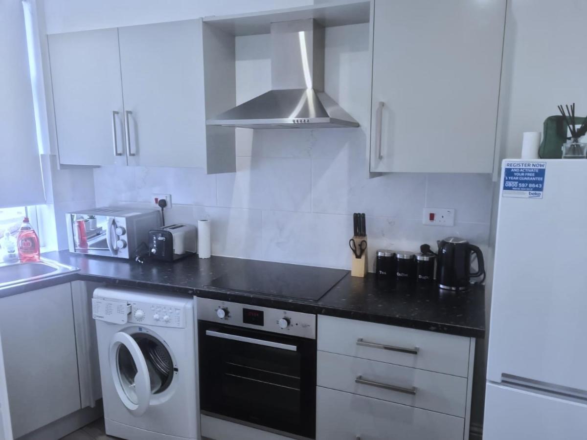 Attractive 2 Bed Apartments Free Wi-Fi And Parking Croydon Bagian luar foto