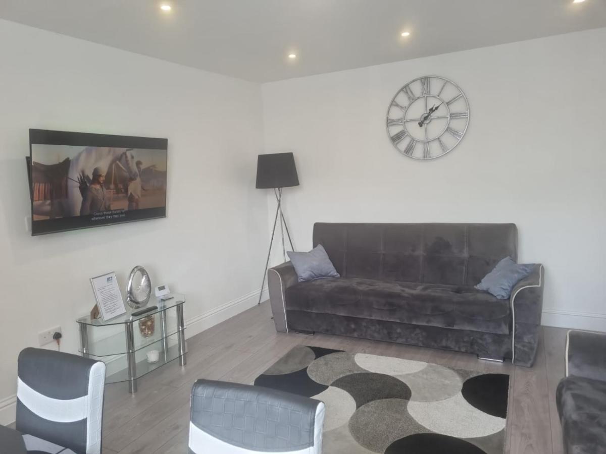 Attractive 2 Bed Apartments Free Wi-Fi And Parking Croydon Bagian luar foto