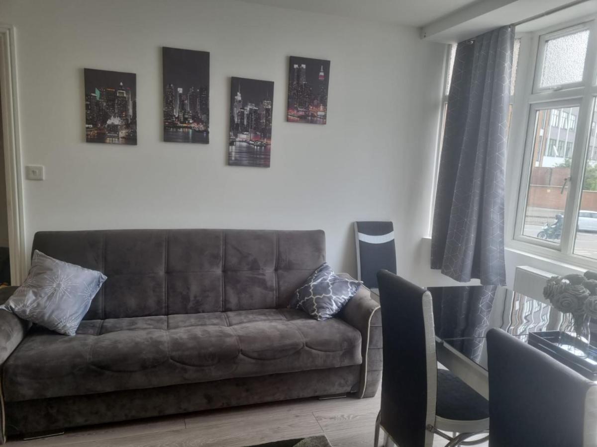 Attractive 2 Bed Apartments Free Wi-Fi And Parking Croydon Bagian luar foto