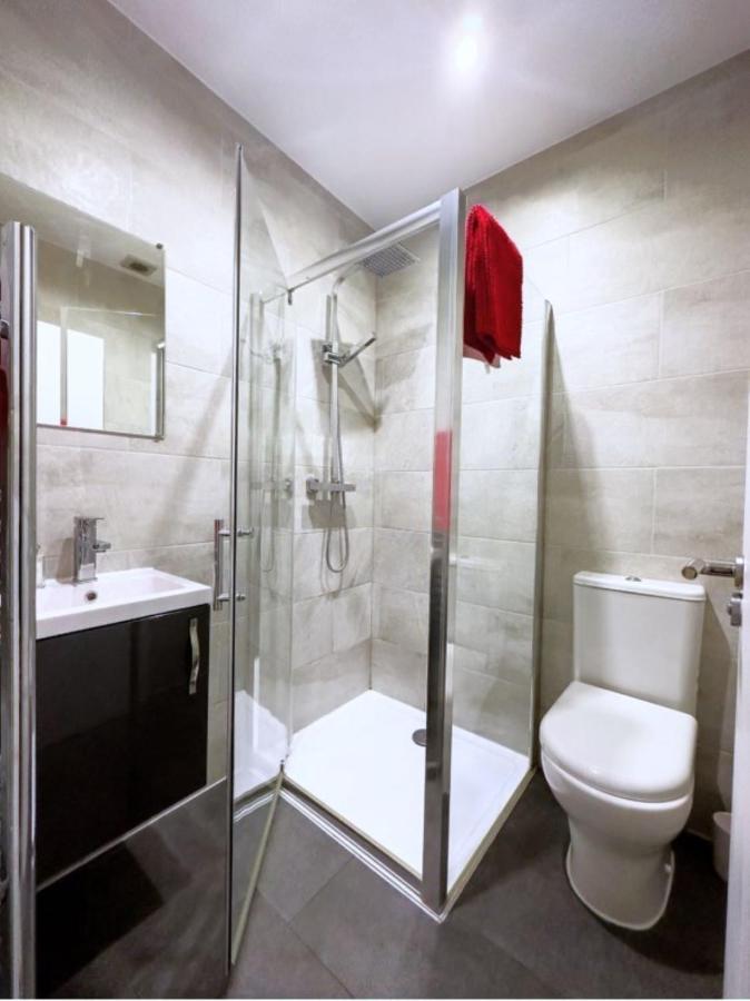 Attractive 2 Bed Apartments Free Wi-Fi And Parking Croydon Bagian luar foto